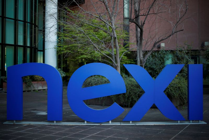 &copy; Reuters. Logo Nexi fuori dalla sede dell'azienda a Milano. 28 marzo 2019. REUTERS/Alessandro Garofalo