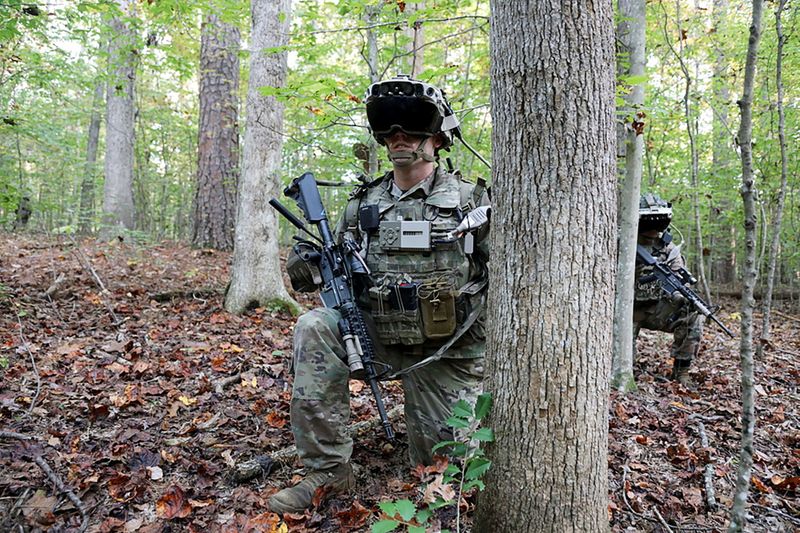 &copy; Reuters. Soldiers don a prototype of the U.S. Army?s Integrated Visual Augmentation System (IVAS) during a Soldier Touchpoint 3 (STP 3) squad reconnaissance mission test training event at Fort Pickett, Virginia, U.S., October 21, 2020. Picture taken October 21, 20