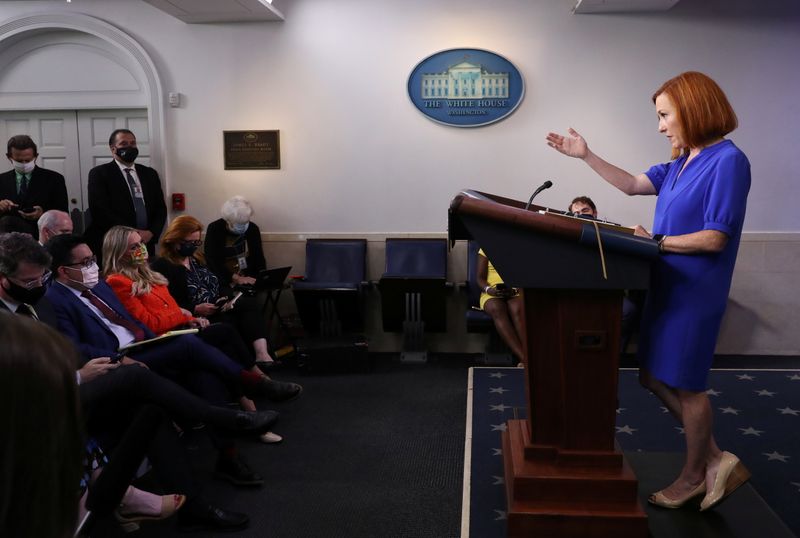 &copy; Reuters. السكرتيرة الصحفية للبيت الأبيض جين ساكي تتحدث في واشنطن يوم الخميس. تصوير: ليا ميليس - رويترز. 