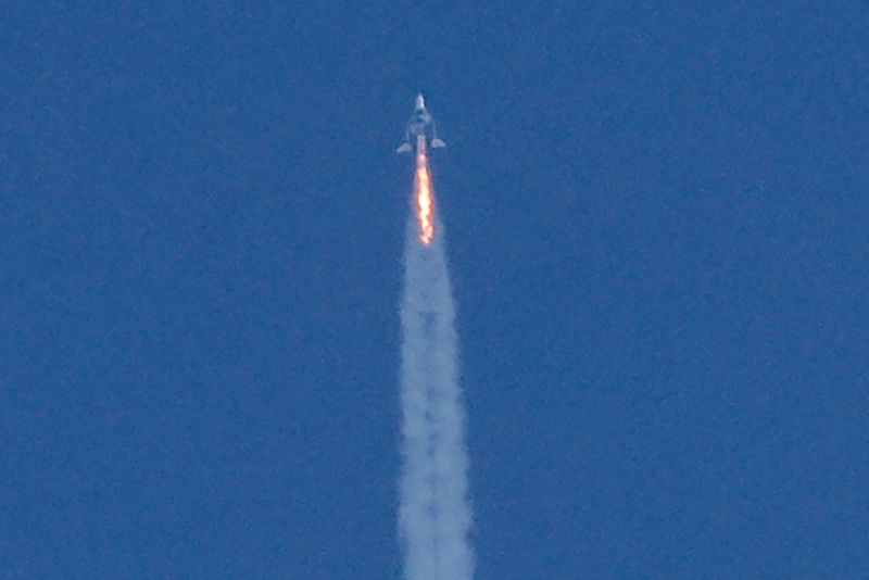 &copy; Reuters. 　１０月１４日、ヴァージン・ギャラクティック・ホールディングスは、商業宇宙旅行サービスの提供を２０２２年第４・四半期まで延期するとし、年内は新たな試験飛行を実施しないと表