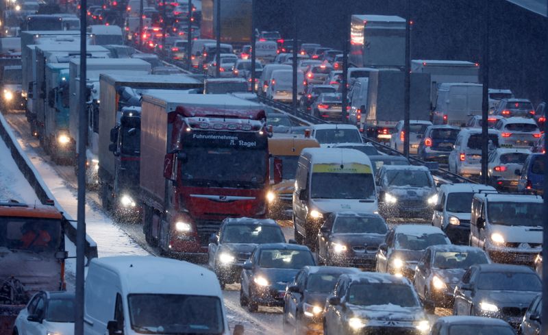 &copy; Reuters. FILE PHOTO: Cars are pictured at rush hour traffic on A100 highway during a snowfall in Berlin, Germany, February 8, 2021. REUTERS/Fabrizio Bensch