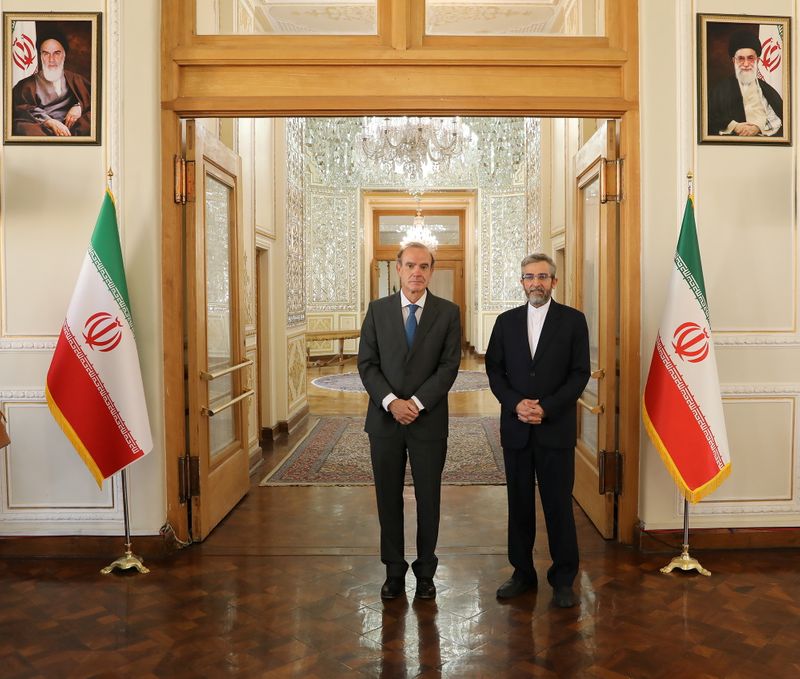 &copy; Reuters. مساعد وزير الخارجية الإيراني علي باقري مع إنريكي مورا، مسؤول الاتحاد الأوروبي الذي يتولى مهمة تنسيق المحادثات في طهران في 14 أكتوبر تشرين ال
