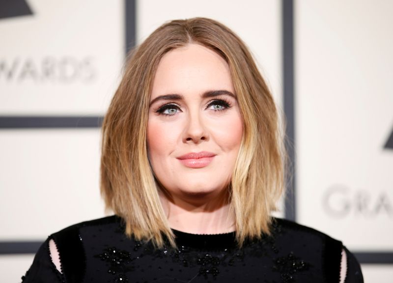 &copy; Reuters. Imagen de archivo de la cantante Adele llegando a la edición 58 de los premios Grammy en Los Ángeles, California, Estados Unidos. 15 de febrero, 2016. REUTERS/Danny Moloshok/Archivo