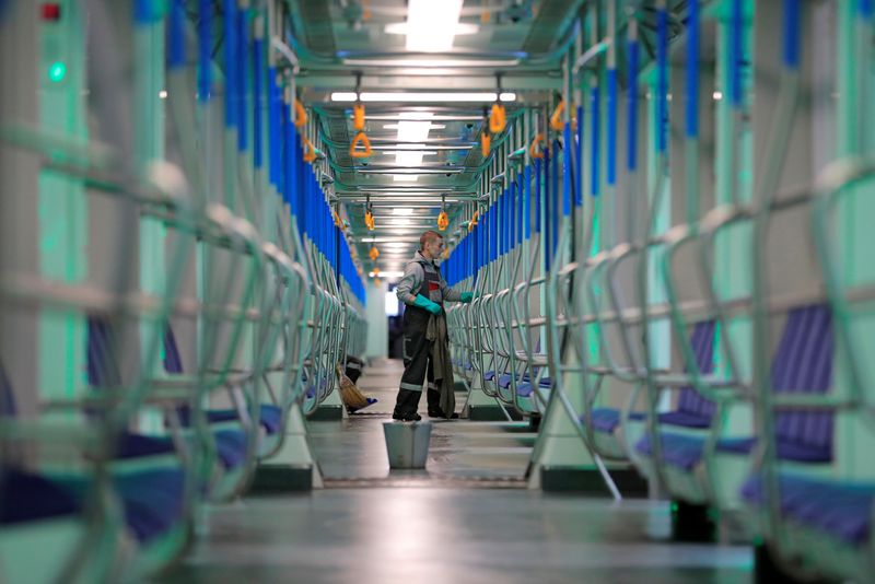 © Reuters. Le métro de Moscou a lancé vendredi un système de paiement de titres de transport par reconnaissance faciale dans plus de 240 stations, une première au monde, selon les autorités de la capitale russe. /Photo d'archives/REUTERS/Tatyana Makeyeva