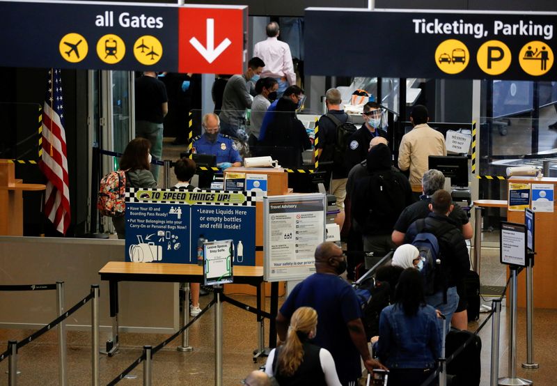 &copy; Reuters. FILE PHOTO: Travelers queue in a security line limited to every other lane for social distancing at Seattle-Tacoma International Airport in SeaTac, Washington, U.S. April 12, 2021.  REUTERS/Lindsey Wasson