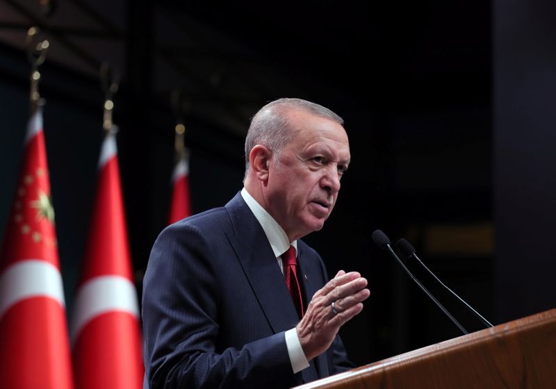 &copy; Reuters. الرئيس التركي رجب طيب أردوغان متحدثا في مؤتمر صحفي بعد اجتماع لمجلس الوزراء في أنقرة في 11 أكتوبر تشرين الأول 2021. صورة لرويترز من المكتب الصح