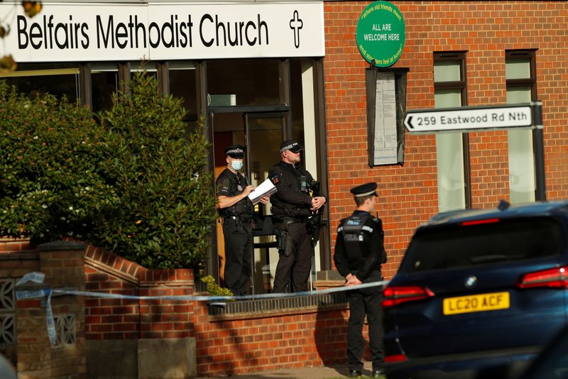 &copy; Reuters. 英イングランド南東部リー・オン・シーで１５日、教会で開かれていた地元有権者との集会に出席していた与党・保守党のデービッド・アメス下院議員が刺され、死亡した。写真は１５日、