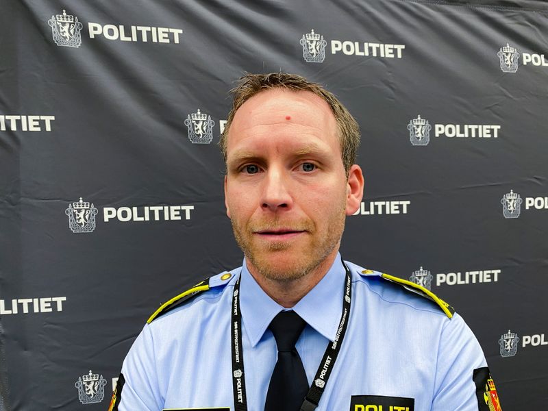 &copy; Reuters. مفتش الشرطة بير توماس أومهولت في كونجسبرج بالنرويج يوم الجمعة. تصوير: فيكتوريا كلستي - رويترز. 