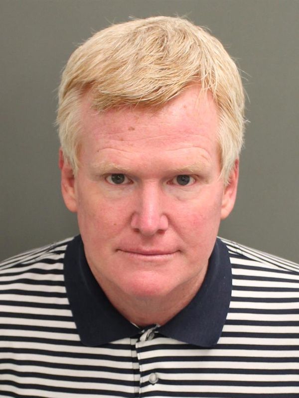 © Reuters. Alex Richard Murdaugh is seen in this police mugshot photo in Orlando, Florida, U.S., October 14, 2021. Picture taken October 14, 2021. ORANGE COUNTY DEPARTMENT OF CORRECTIONS/Handout via REUTERS 