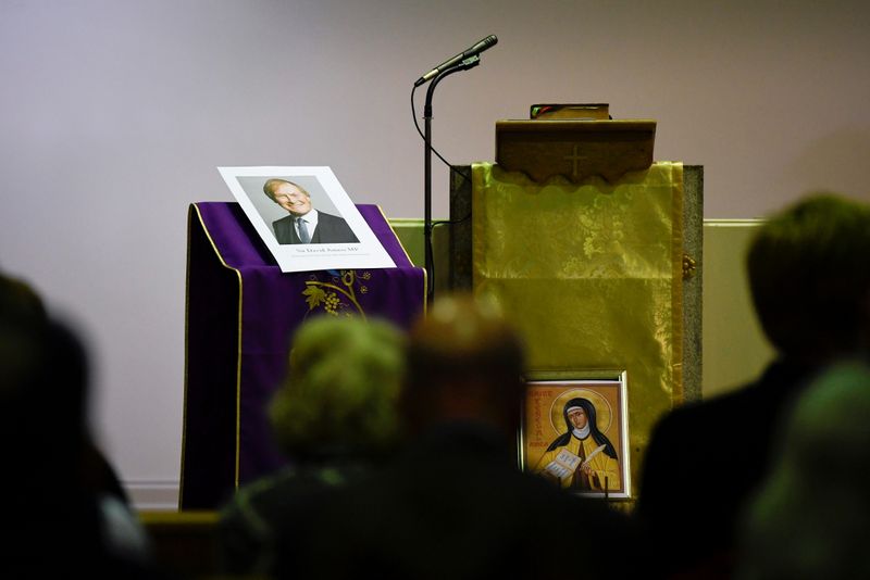 &copy; Reuters. A vigil is held for MP David Amess who was stabbed during constituency surgery, at Saint Peter's Catholic Church in Leigh-on-Sea, Britain October 15, 2021. REUTERS/Tony O'Brien
