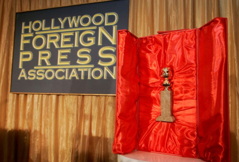&copy; Reuters. تمثال جولدن جلوب التابع لجمعية هوليود للصحافة الأجنبية التي تنظم الحفل السنوي لجوائز جولدن جلوب في صورة من أرشيف رويترز.