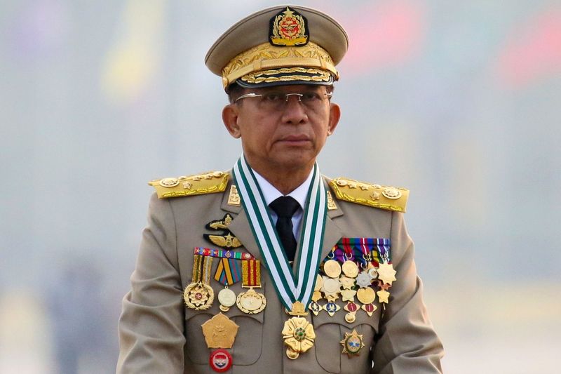 © Reuters. صورة من أرشيف رويترز لمين أونج هلاينج رئيس المجلس العسكري في مياتمار.