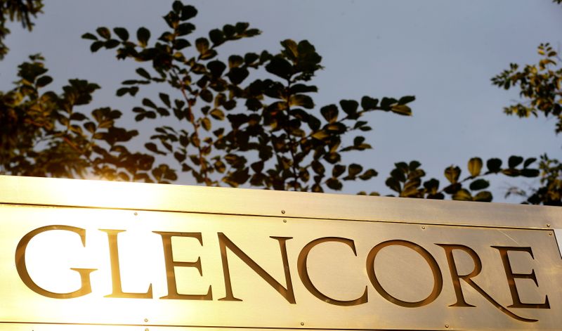 &copy; Reuters. FILE PHOTO: The logo of commodities trader Glencore is pictured in front of the company's headquarters in Baar, Switzerland, July 18, 2017.  REUTERS/Arnd Wiegmann