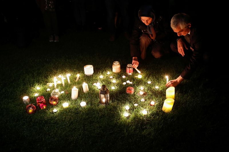 &copy; Reuters. People light candles during a vigil for Britain's MP David Amess, who was stabbed to death during a meeting with constituents, at the Belfairs Park in Leigh-on-Sea, Britain, October 16, 2021. REUTERS/Peter Nicholls