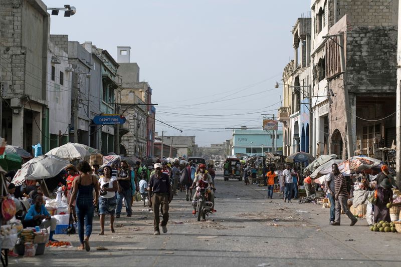 &copy; Reuters. Au moins 17 missionnaires chrétiens américains et leurs familles, dont des enfants, ont été enlevés samedi par les membres d'un gang dans la capitale haïtienne de Port-au-Prince, ont rapporté dimanche des médias américains. /Photo d'archives/REUT