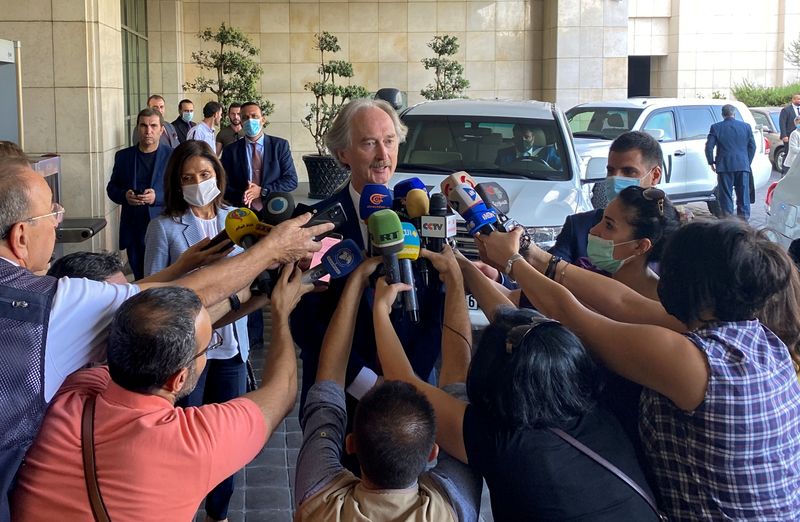&copy; Reuters. مبعوث الأمم المتحدة الخاص لسوريا جير بيدرسن يتحدث إلى صحفيين خارج فندق في دمشق يوم 11 سبتمبر ايلول 2021. تصوير: فراس مقدسي - رويترز.