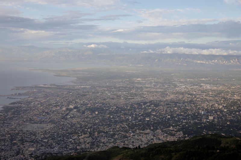 &copy; Reuters. Una vista general de Puerto Príncipe en Haití, 4 de octubre del 2020. REUTERS/Andres Martinez Casares