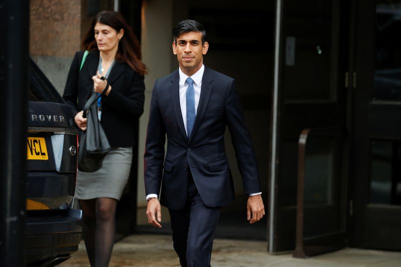 &copy; Reuters. FILE PHOTO: Britain's Chancellor of the Exchequer Rishi Sunak leaves a hotel to take part in the annual Conservative Party conference, in Manchester, Britain, October 5, 2021. REUTERS/Phil Noble