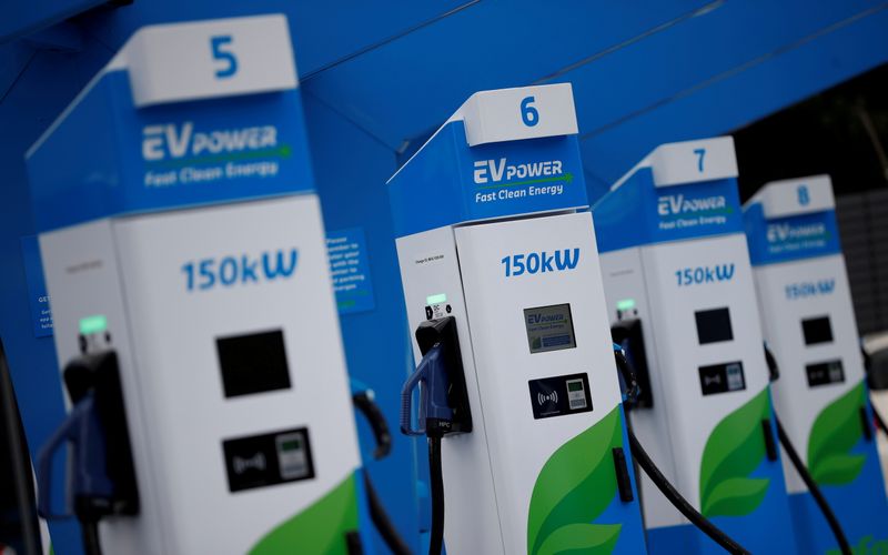&copy; Reuters. FILE PHOTO: Electric vehicle charging units are pictured at newly opened MFG (Motor Fuel Group) EV Power service station in Manchester, Britain, August 31, 2021. REUTERS/Phil Noble