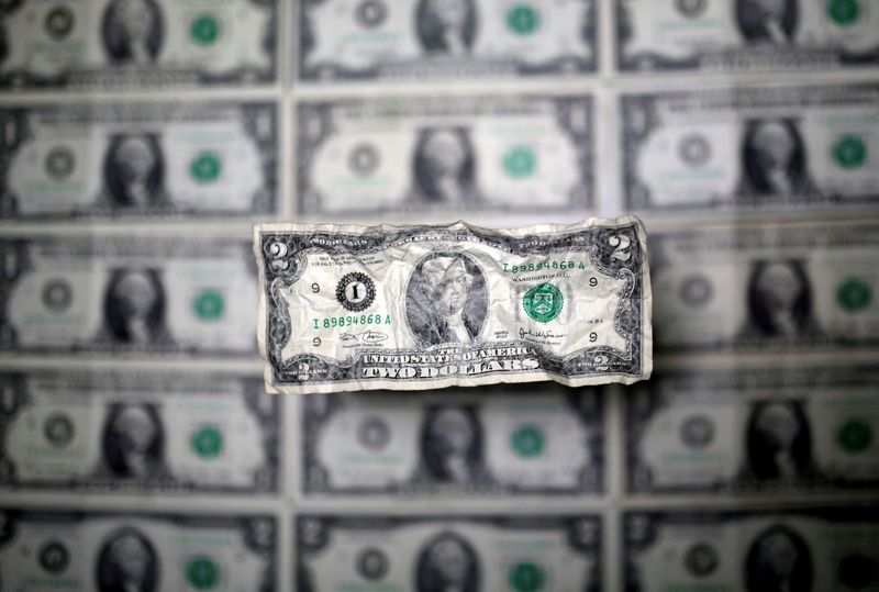 &copy; Reuters. FILE PHOTO: U.S. dollar banknote is seen in this picture illustration taken May 3, 2018. REUTERS/Dado Ruvic/File Photo