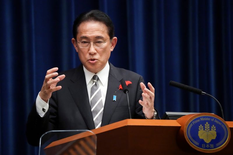 &copy; Reuters. FILE PHOTO: Japanese Prime Minister Fumio Kishida speaks during a news conference at the prime minister's official residence in Tokyo, Japan October 14, 2021. Eugene Hoshiko/Pool via REUTERS
