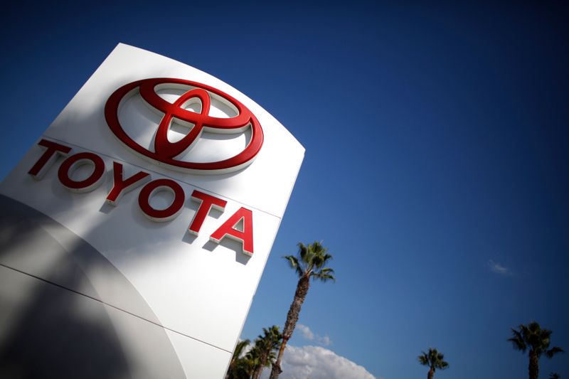 &copy; Reuters. トヨタ自動車は１８日、豊田通商と共同で米国に車載用電池工場を建設すると発表した。２０２５年の稼働を目指す。写真は２０１２年１０月、カリフォルニア州ロサンゼルスで撮影（２０