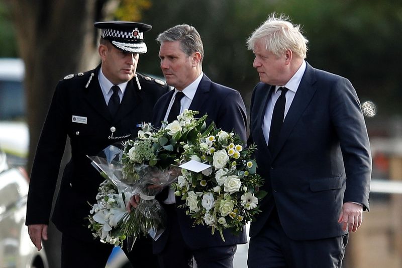 &copy; Reuters. Primeiro-ministro britânico, Boris Johnson, chega para prestar homenagem em local em que parlamentar foi assassinado em Leigh-On-Sea
16/10/2021 REUTERS/Peter Nicholls