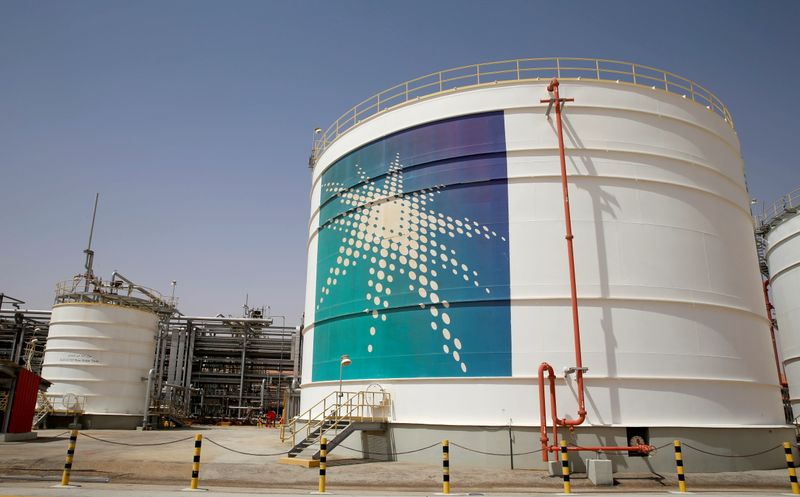 &copy; Reuters. Imagen de archivo de un tanque petrolero de Aramco en la instalación de producción del campo petrolero Shaybah de Saudi Aramco en el desierto de Rub al-Jali, Arabia Saudita. 22 de mayo, 2018. REUTERS/Ahmed Jadallah/Archivo