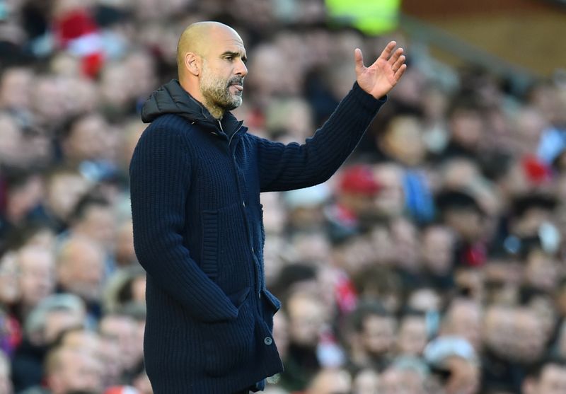 &copy; Reuters. Imagen de archivo del técnico del Manchester City, Pep Guardiola, durante el partido contra el Liverpool por la Liga Premier del fútbol inglés en el estadio Anfield de Liverpool, Reino Unido. 3 de octubre, 2021. REUTERS/Peter Powell/Archivo