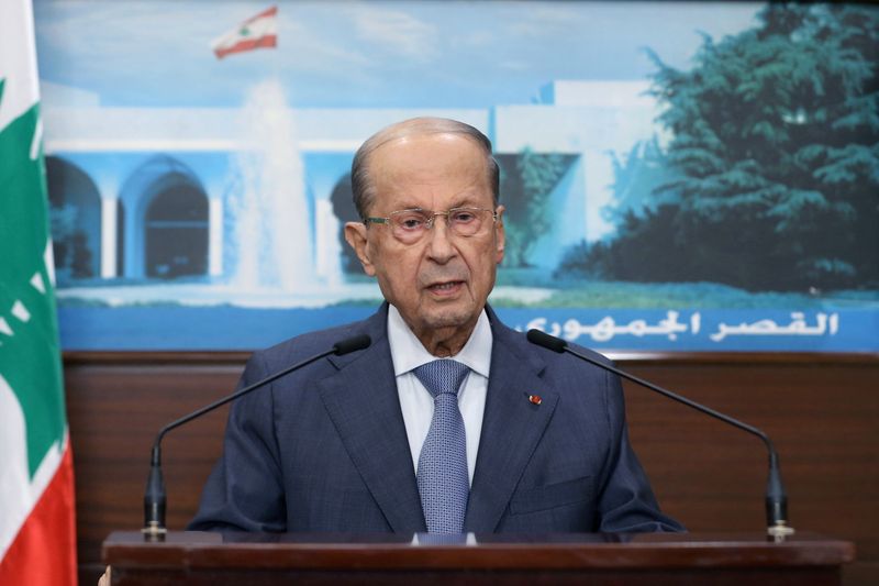 &copy; Reuters. الرئيس اللبناني ميشال عون في القصر الرئاسي في بعبدا يوم 14 اكتوبر تشرين الأول 2021. تصوير: دالاتي نوهرا - رويترز.