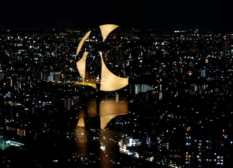 &copy; Reuters. FILE PHOTO: A visitor and moon-shaped light are reflected on a window at Sunshine City's Observatory after COVID-19 controls were eased, in Tokyo, Japan, October 15, 2021. REUTERS/Kim Kyung-Hoon