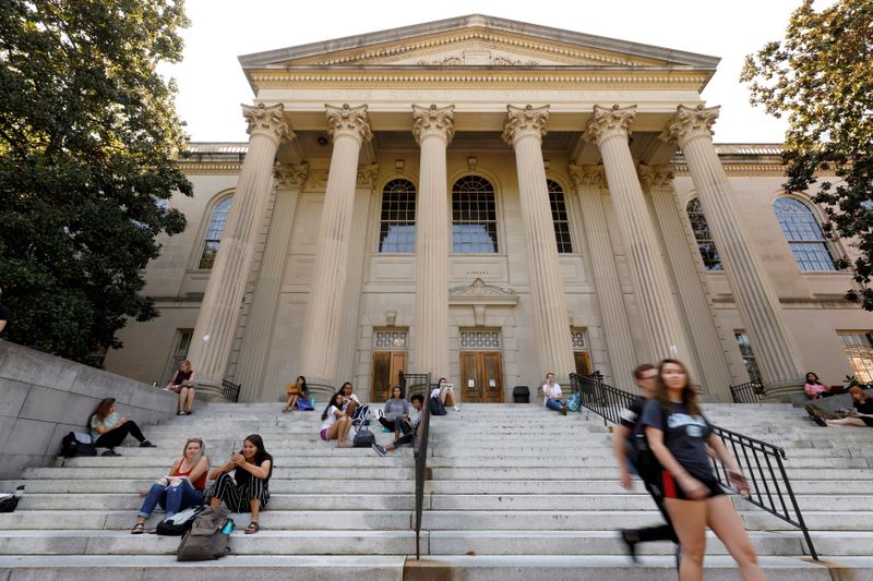 &copy; Reuters. FILE PHOTO: Students sit on the steps of Wilson Library on the campus of University of North Carolina at Chapel Hill, North Carolina, U.S., September 20, 2018.  REUTERS/Jonathan Drake/File Photo