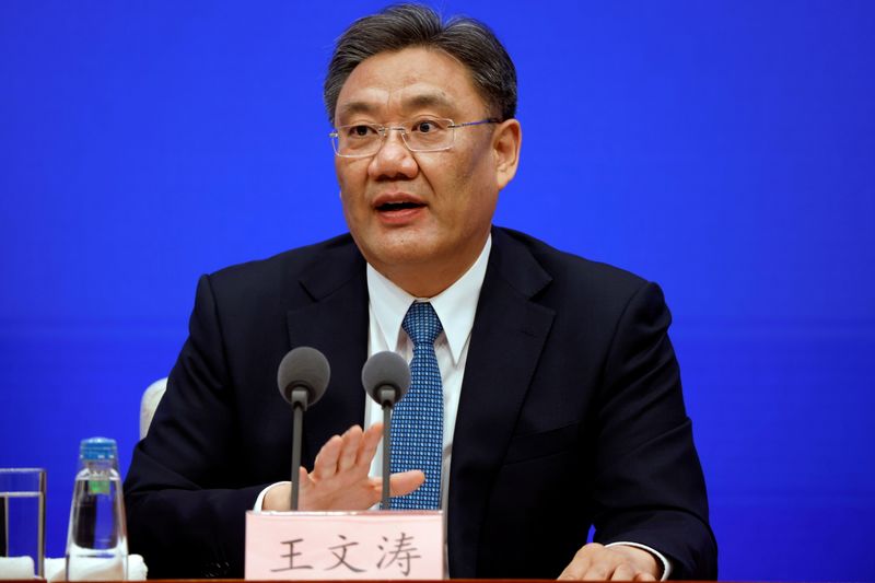 &copy; Reuters. FILE PHOTO: Chinese Commerce Minister Wang Wentao speaks during a State Council Information Office news conference in Beijing, China February 24, 2021. REUTERS/Carlos Garcia Rawlins/File Photo