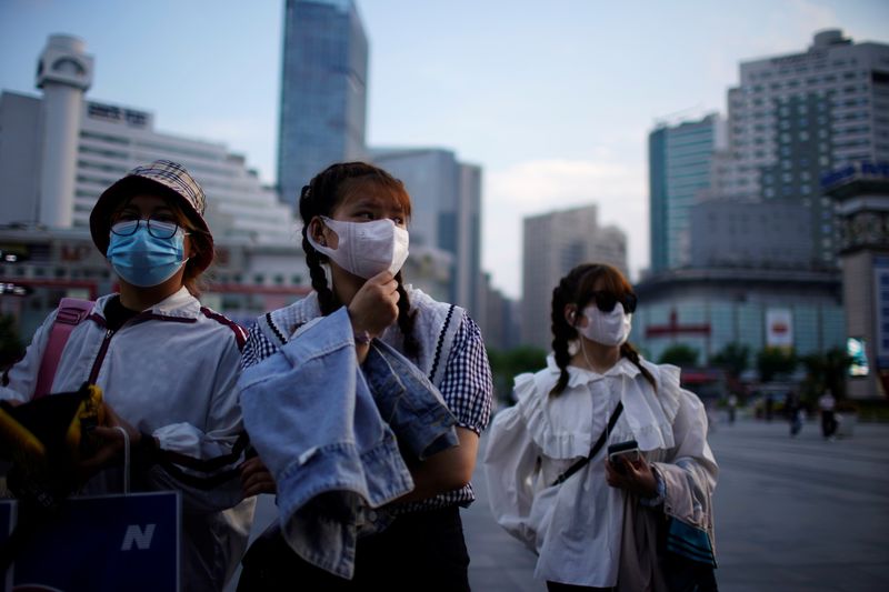 &copy; Reuters. 　１０月１９日、中国国家衛生保健委員会は、国内で１８日に新たに確認された新型コロナウイルス感染者が９人と、９月末以降で最多になったことを明らかにした。写真は上海で８月撮影