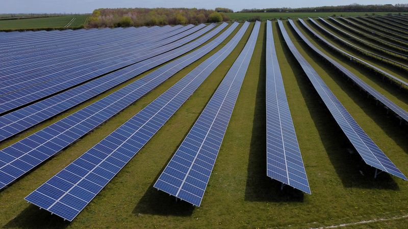 &copy; Reuters. FILE PHOTO: A field of solar panels is seen near Royston, Britain, April 26, 2021. Picture taken with a drone. REUTERS/Matthew Childs