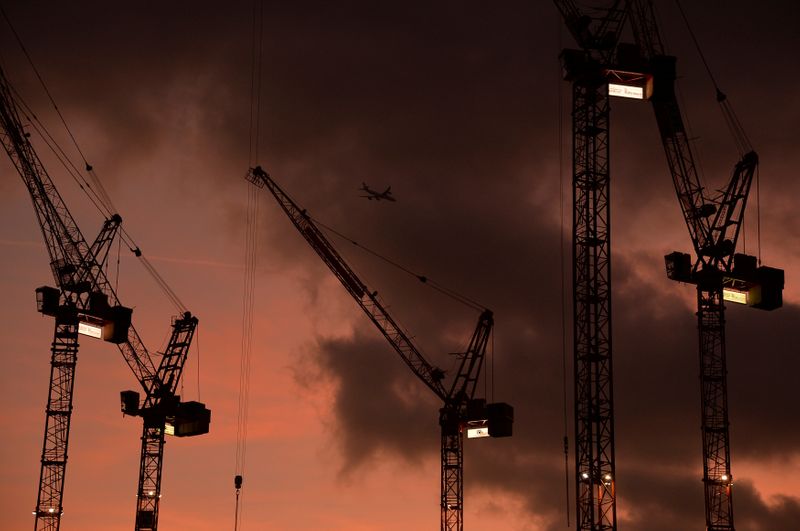 &copy; Reuters. FILE PHOTO: A plane flies behind cranes standing on construction sites, at dusk in London, December 9, 2013. REUTERS/Toby Melville/File Photo