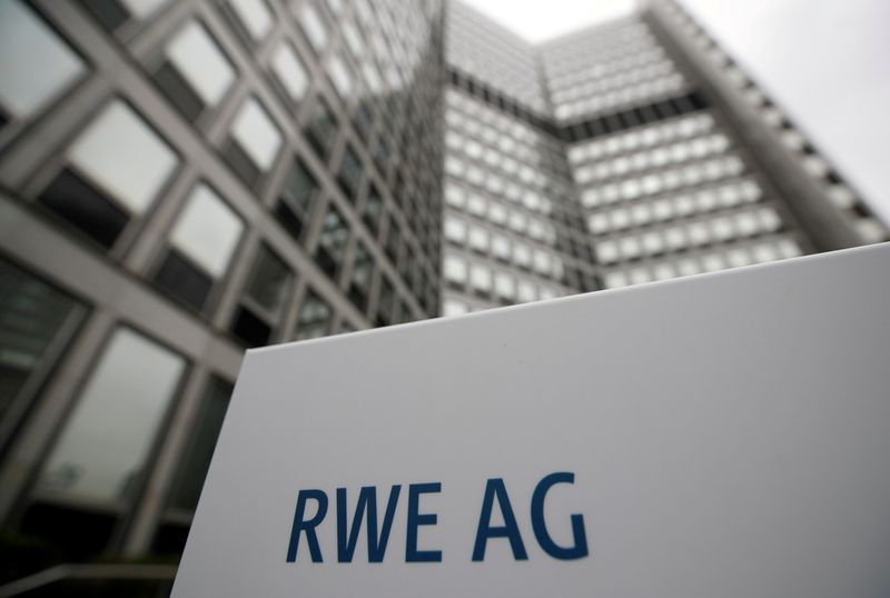 &copy; Reuters. FILE PHOTO: The headquarters of the German power supplier RWE, which plans to break up subsidiary Innogy and share its assets with rival E.ON, is pictured in Essen, Germany, April 24, 2018. REUTERS/Wolfgang Rattay/File Photo