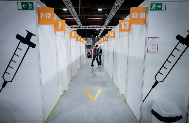 &copy; Reuters. FILE PHOTO: Cabins at a vaccination centre, temporarily set up in the Erika-Hess ice stadium to fight the coronavirus disease (COVID-19) pandemic are seen in Berlin, Germany, January 14, 2021. Kay Nietfeld/Pool via REUTERS//File Photo