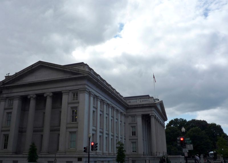 &copy; Reuters. FOTO DE ARCHIVO: El edificio del Tesoro estadounidense en Washington D. C., Estados Unidos, el 29 de septiembre de 2008. REUTERS/Jim Bourg