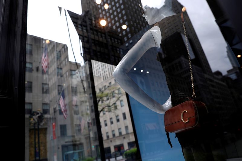 &copy; Reuters. Gucci, la marque phare de Kering, a vu la croissance de ses ventes ralentir au troisième trimestre à 3,8%, une performance inférieure aux attentes que le groupe de luxe explique par la résurgence de l'épidémie de COVID-19 en Asie. /Photo d'archives/