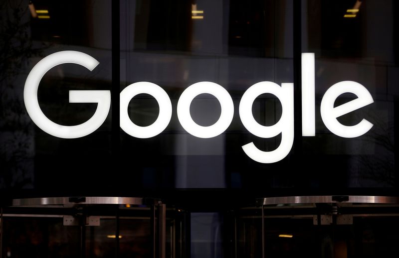 &copy; Reuters. Imagen de archico del logo de Google en la entrada del edificio que alberga las oficinas de la compañía en Londres, Reino Unido. 18 de enero, 2019. REUTERS/Hannah McKay/Archivo