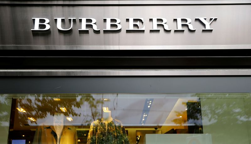 &copy; Reuters. Burberry a nommé Jonathan Akeroyd, patron de la maison milanaise Gianni Versace et ancien dirigeant d'Alexander McQueen, comme nouveau directeur général à partir d'avril prochain. /Photo d'archives/REUTERS/Arnd Wiegmann