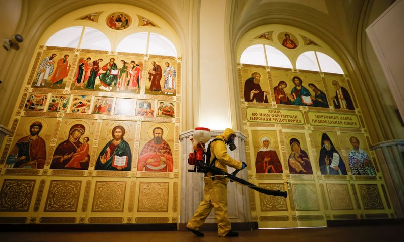 &copy; Reuters. A specialist wearing personal protective equipment (PPE) sprays disinfectant while sanitizing a chapel inside the building of the Leningradsky railway station amid the outbreak of the coronavirus disease (COVID-19) in Moscow, Russia October 19, 2021. REUT