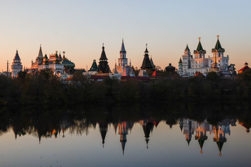 &copy; Reuters. Le président russe Vladimir Poutine a validé mercredi la proposition du gouvernement d'instaurer une semaine chômée en Russie début novembre afin de tenter d'endiguer une inquiétante flambée épidémique de COVID-19 dans le pays. /Photo prise le 6 