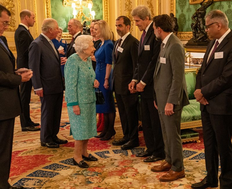 &copy; Reuters. Rainha Elizabeth em cerimônia no Castelo de Windsor
 19/10/2021 Arthur Edwards/Pool via REUTERS