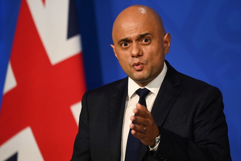 &copy; Reuters. Le ministre britannique de la Santé, Sajid Javid, a résisté mercredi à l'appel des médecins demandant un retour de restrictions sanitaires pour endiguer une nouvelle vague croissante de cas au COVID-19, mais il n'a pas écarté cette hypothèse si la