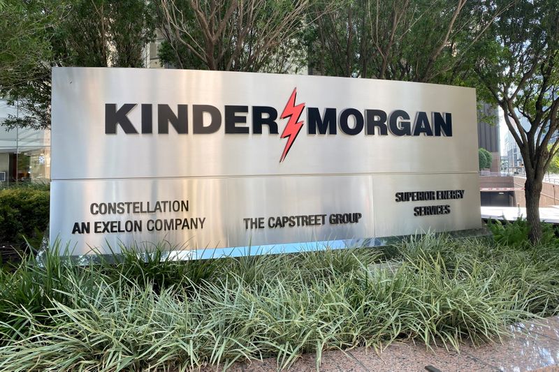 &copy; Reuters. FILE PHOTO: The headquarters of U.S. energy exporter and pipeline operator Kinder Morgan Inc. is seen in Houston, Texas, U.S. September 27, 2020.  REUTERS/Gary McWilliams/File Photo/File Photo