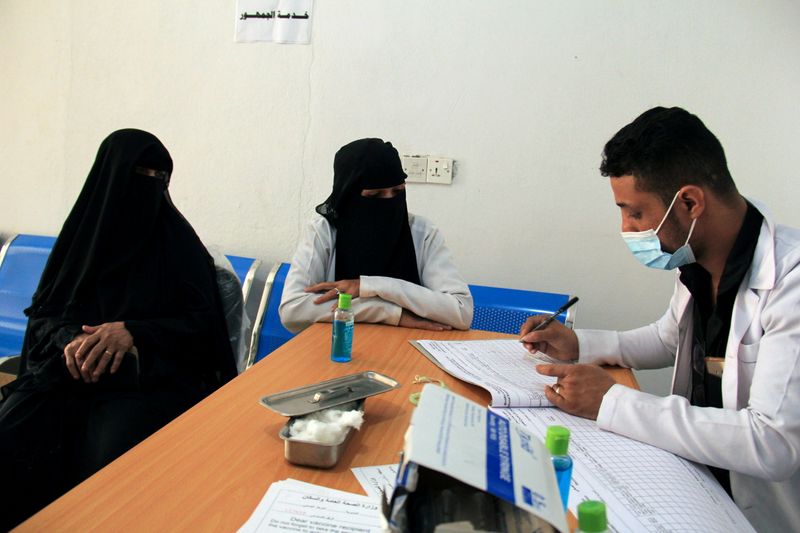 وزير الصحة: تطعيم 500 ألف ضد فيروس كورونا في اليمن