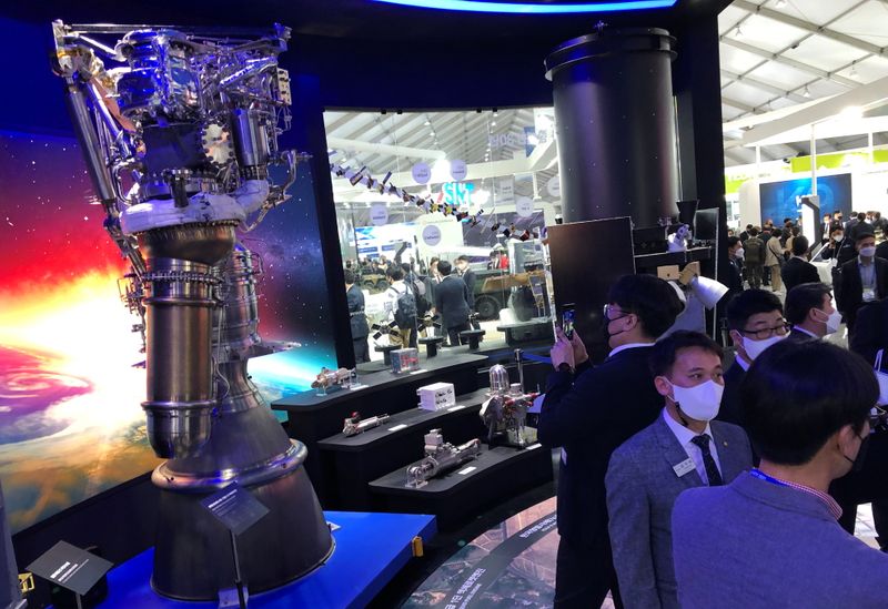 &copy; Reuters. FILE PHOTO: Participants looks at a display of rocket engines and other components manufactured by Hanwha during the Seoul International Aerospace and Defense Exhibition (ADEX), in Seongnam, South Korea, October 20, 2021. REUTERS/Josh Smith