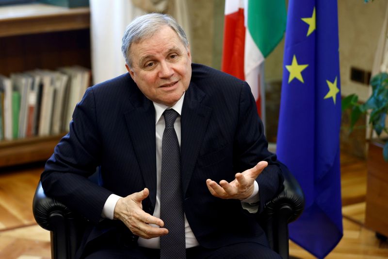 © Reuters. FILE PHOTO: European Central Bank Governing Council member Ignazio Visco gestures as he speaks during an interview with Reuters, in Rome, Italy, May 31, 2021. REUTERS/Guglielmo Mangiapane/File Photo